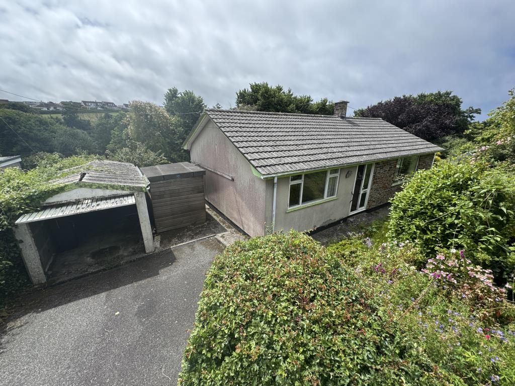 Lot: 17 - DETACHED BUNGALOW FOR IMPROVEMENT - Front of the property